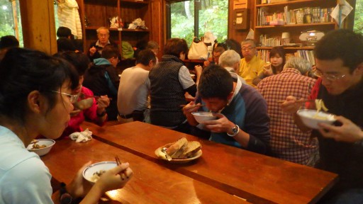 朝の食事風景。